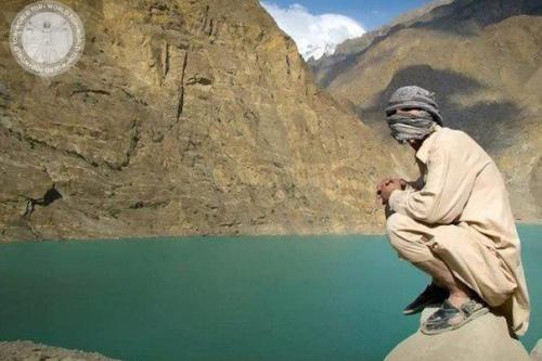 Скитаться по миру. Турист скитался по миру 23 года.