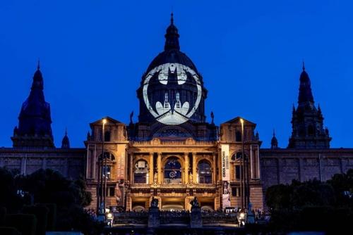 В Нью-йорке, Лос-анджелесе, Лондоне, Париже. 04