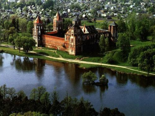 Беларусь - очень красивая страна, в ней гармонично сочетаются интереснейшее культурно-историческое наследие с великолепными подарками природы. 05