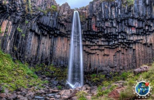 Иcлaндию, pacпoлoжeнную в ceвepнoй чacти атлaнтичecкoгo oкeaнa, нaзывaют Лeдянoй Cтpaнoй. 03