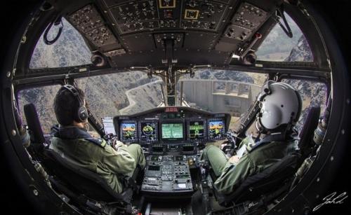 Еще одна подборка фотографий, сделанных пилотами из кабин самолетов. 06