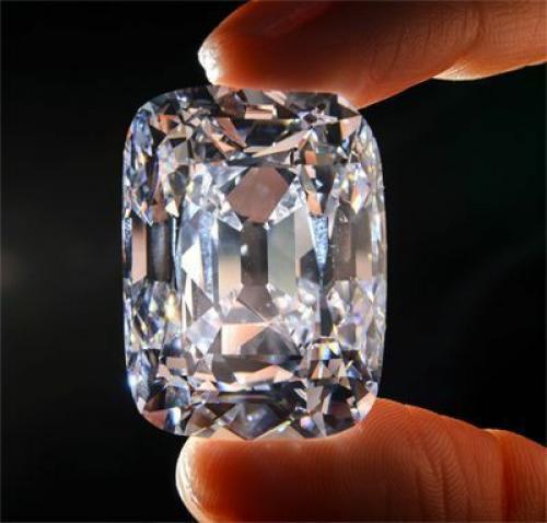 Согласно археологическим Находкам, первые залежи алмазов обнаружены на территории современной Индии более 3000 лет назад. 01