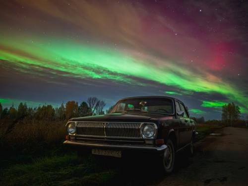 Необычно сильное сияние можно было заметить в Петербурге, Архангельске, Челябинске, Томске и Перми. 02