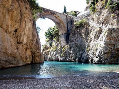 Фуроре - несуществующая деревня в Италии.