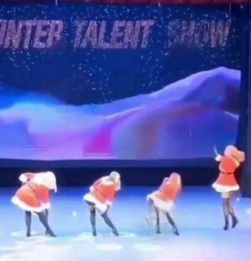 Скандальное шоу в нижнем Тагиле: снегурочки возмутили родителей.

