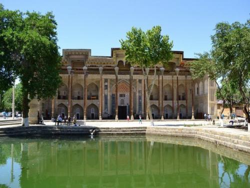 Узбекистан - сказочная и удивительная страна, настоящий памятник истории многих народов и империй, один из пунктов древнего шелкового пути. 04