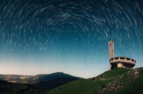 Заброшенный памятник на горе бузлуджа. 02