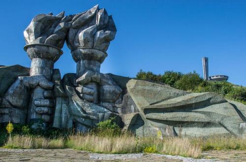 Заброшенный памятник на горе бузлуджа. 07