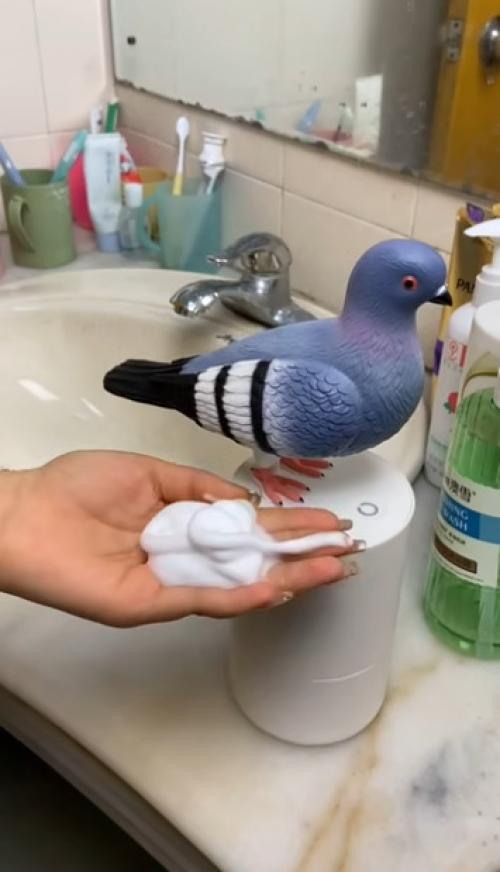 В Англии мужчина каждый вечер во время прогулки с собакой заходил в паб выпить пива, но в этот раз с питомцем пошла гулять его жена! 01