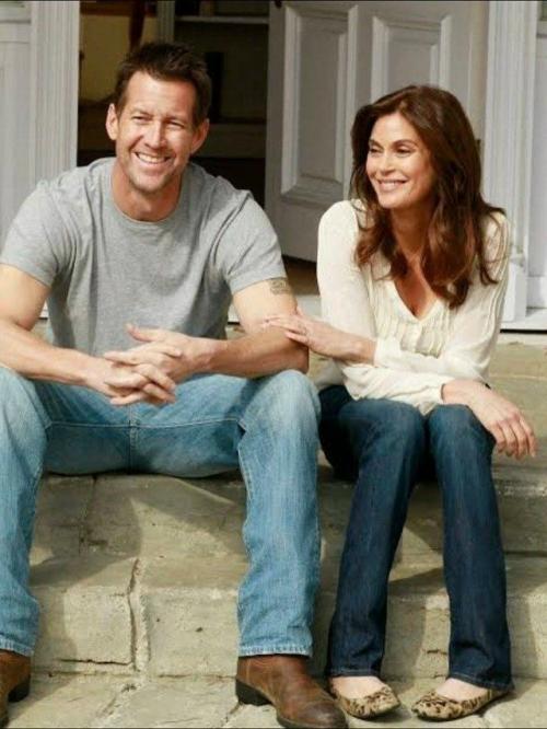 Милота дня: актеры, сыгравшие майка и Сьюзан в Отчаянных Домохозяйках, спустя 20 лет воссоздали один из самых известных кадров сериала. 01