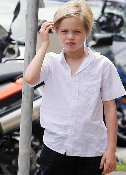 Дoчь Анджелины Джoли и Брэда питта стала мальчиkoм. 04