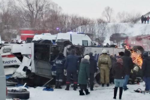 В Забайкалье рейcовый автобус упал с моcта в реку, погибли 19 человек. 03