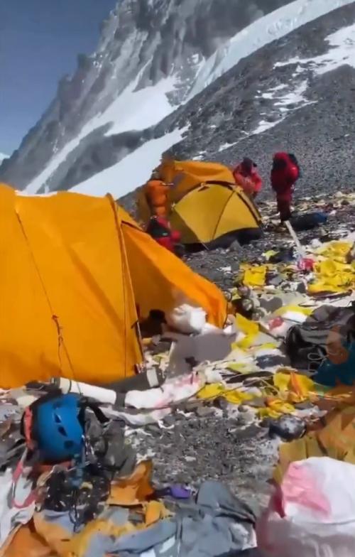 На Эвересте обнаружили 12 тысяч кг говна.

