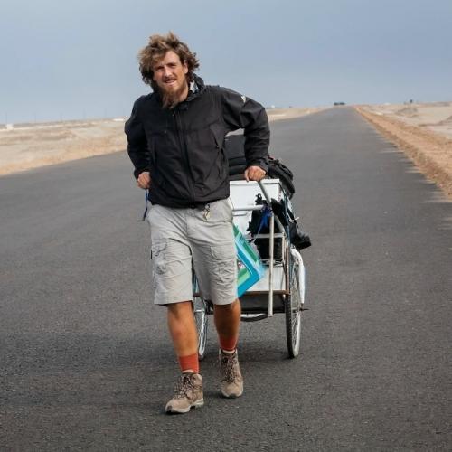 Джейсон Льюис стал первым человеком, который обошёл весь мир, используя только свои мышцы.  