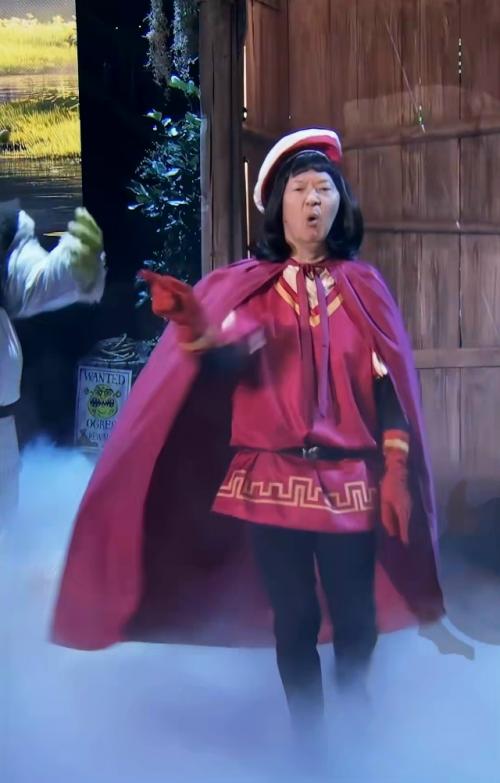 Мистер чау устроил настоящее шоу, появившись на американском телешоу в образе лорда фаркуада и исполнив культовую песню из 