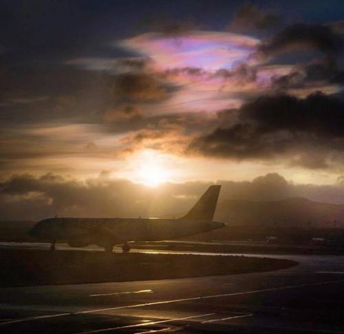 Удивительные перламутровые облака в небе над Великобританией. 08