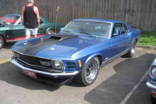 Ford Mustang Mach 1 1970-х, в который установили двигатель с 3000 лошадками на борту. 

