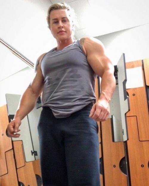 Это тесса бойа и она служит в армии США. 01