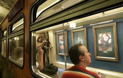 Поезда в московском метро ходят чаще, чем в любом другом метро мира.  