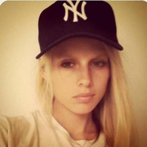 Из-за пользования тампонами американская модель ноги лишилась. 01