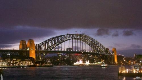 Харбор - бридж - очень красивый мост в Австралии.  