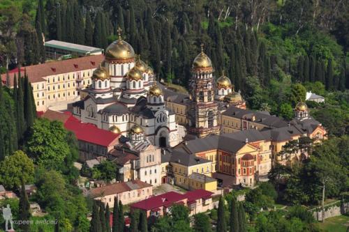 Абхазский новый Афон - самый маленький населенный пункт на планете, где есть метро.