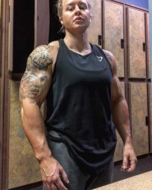 Это тесса бойа и она служит в армии США. 02