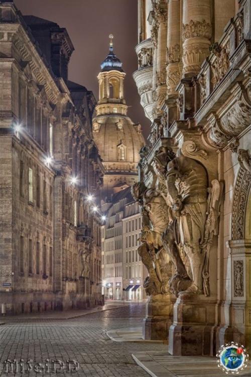 Стapый гopoд Дpeздeнa в paзнoe вpeмя cутoк. 03