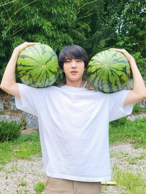 Павел воля впервые за свою карьеру публично извинился за свою шутку, потому что напуган негативной реакцией корейского народа. 02