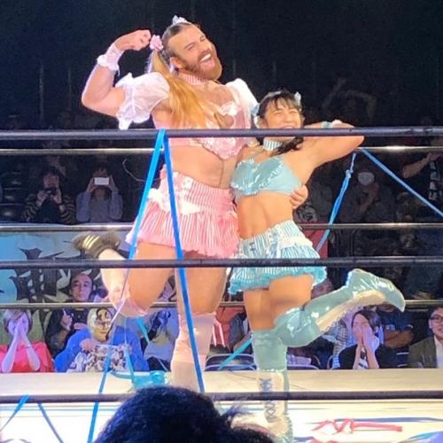 Однажды рэстлер из австралии захотел переехать в Японию. 02