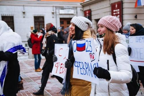 В Москве в честь 23 февраля по Арбату прошел Горячий Женский Марш. 02