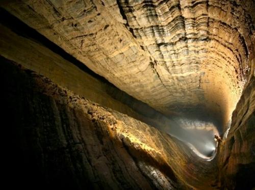 Пещера имени Веpёвкина, pacположенная в Абхазии, - самая глубокая в мире. 02