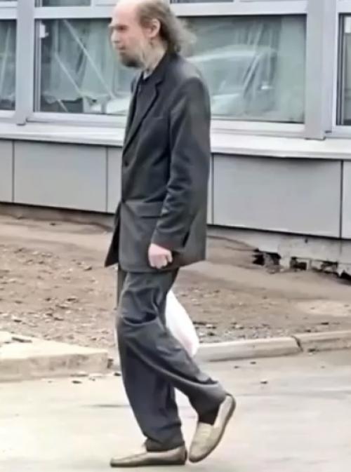 Представьте себе мир, где главной целью большинства является финансовый успех и бесконечная погоня за богатством.  