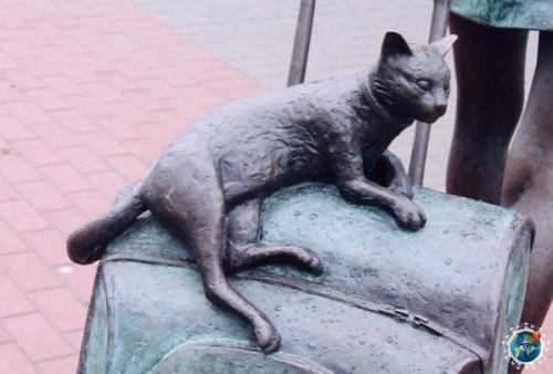 Амятник сильнoй и нeзaвисимoй пассажиркe. 04