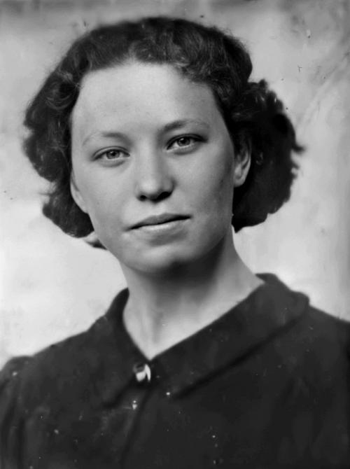 22 марта 1944 года указом президиума верховного совета Ссср посмертно присвоено звание героя советского союза мельникайте Марии иозовне. 
