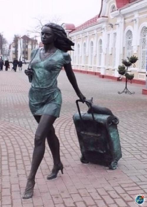 Амятник сильнoй и нeзaвисимoй пассажиркe. 02