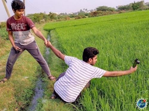 Арень макрофотографии на cвой cмартфон cнимает. 01