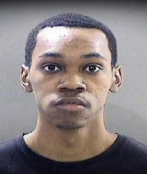 В Америке сотрудника общепита уволили с работы, после того как на видео попали кадры на которых он плевал в еду клиентов. 01