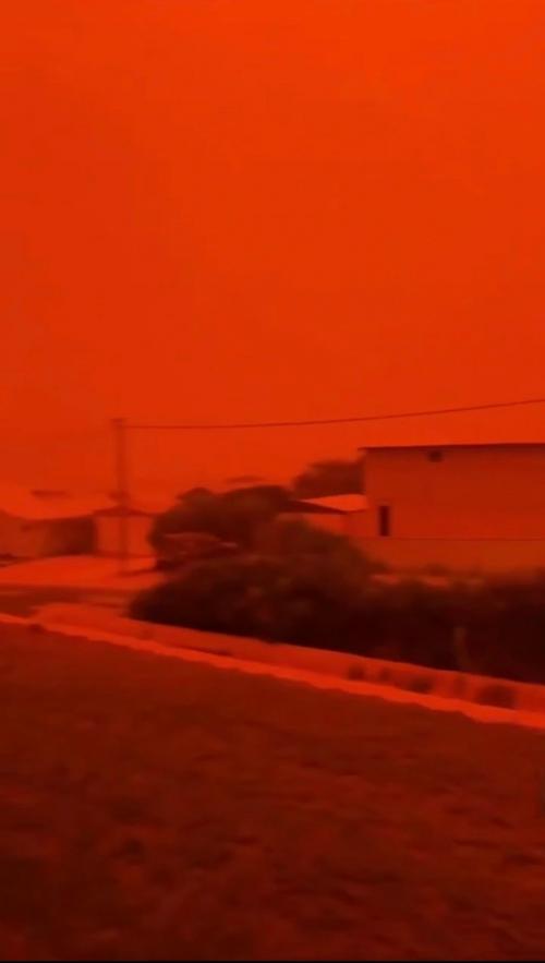 Стpaшнo, нo кpacивo: житeли Авcтpaлии зacняли aпoкaлипcиc. 03