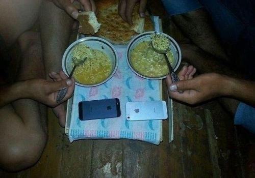 Время понтов. 

Сейчас - время понтов.  