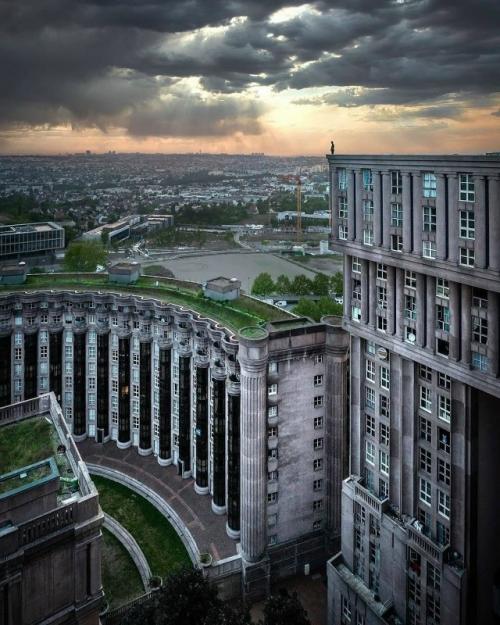 Это жилой комплекс в Париже, в пригороде нуази - ле - гран. 01