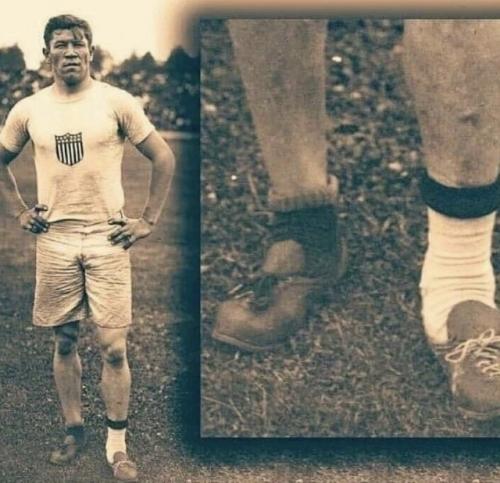 Джим торп - известный американский спортсмен в легкой атлетике.  