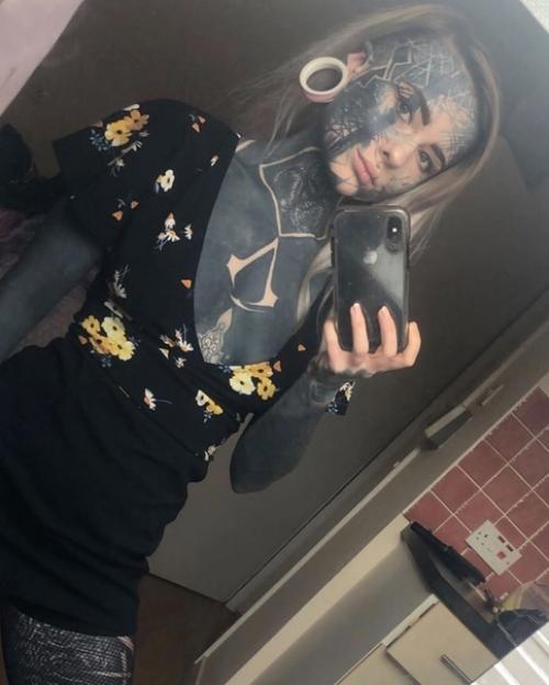 У надин Андерсон тело татуировка на 90% забито. 02