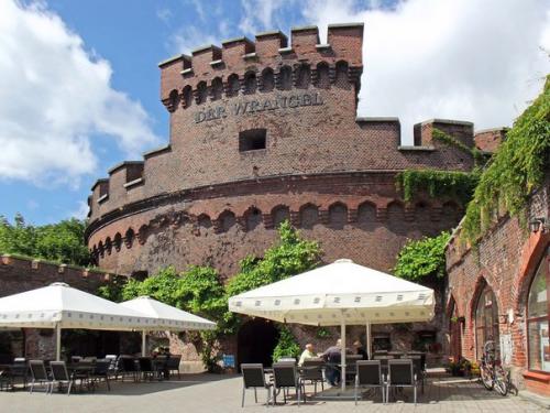 Калининград.  Бывший Кёнигсберг, некогда столица восточной пруссии, ныне янтарная столица России. 08