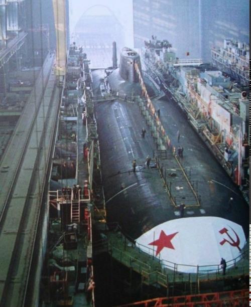 На фотографии представлен самый большой во всем мире подводный крейсер 