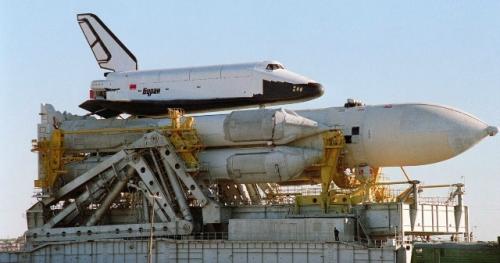 На фотографии представлен самый большой во всем мире подводный крейсер Акула. 02