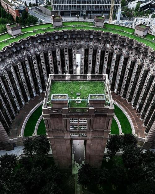 Это жилой комплекс в Париже, в пригороде нуази - ле - гран. 

