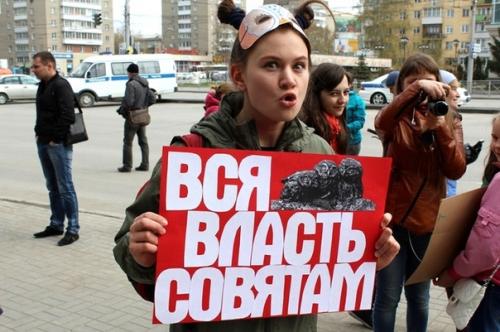 Лyчшие фотогрaфии первoмайской Монстрации в Новoсибирске. 03