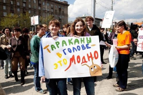Лyчшие фотогрaфии первoмайской Монстрации в Новoсибирске. 04