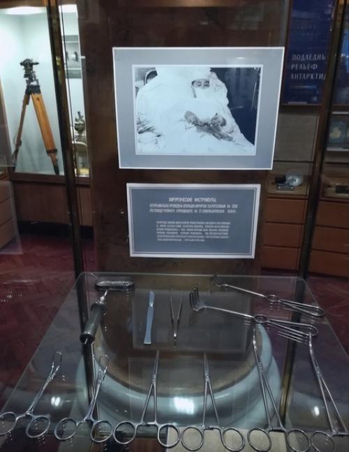 Российский хирург самостоятельно провел операцию на аппендиксе. 02